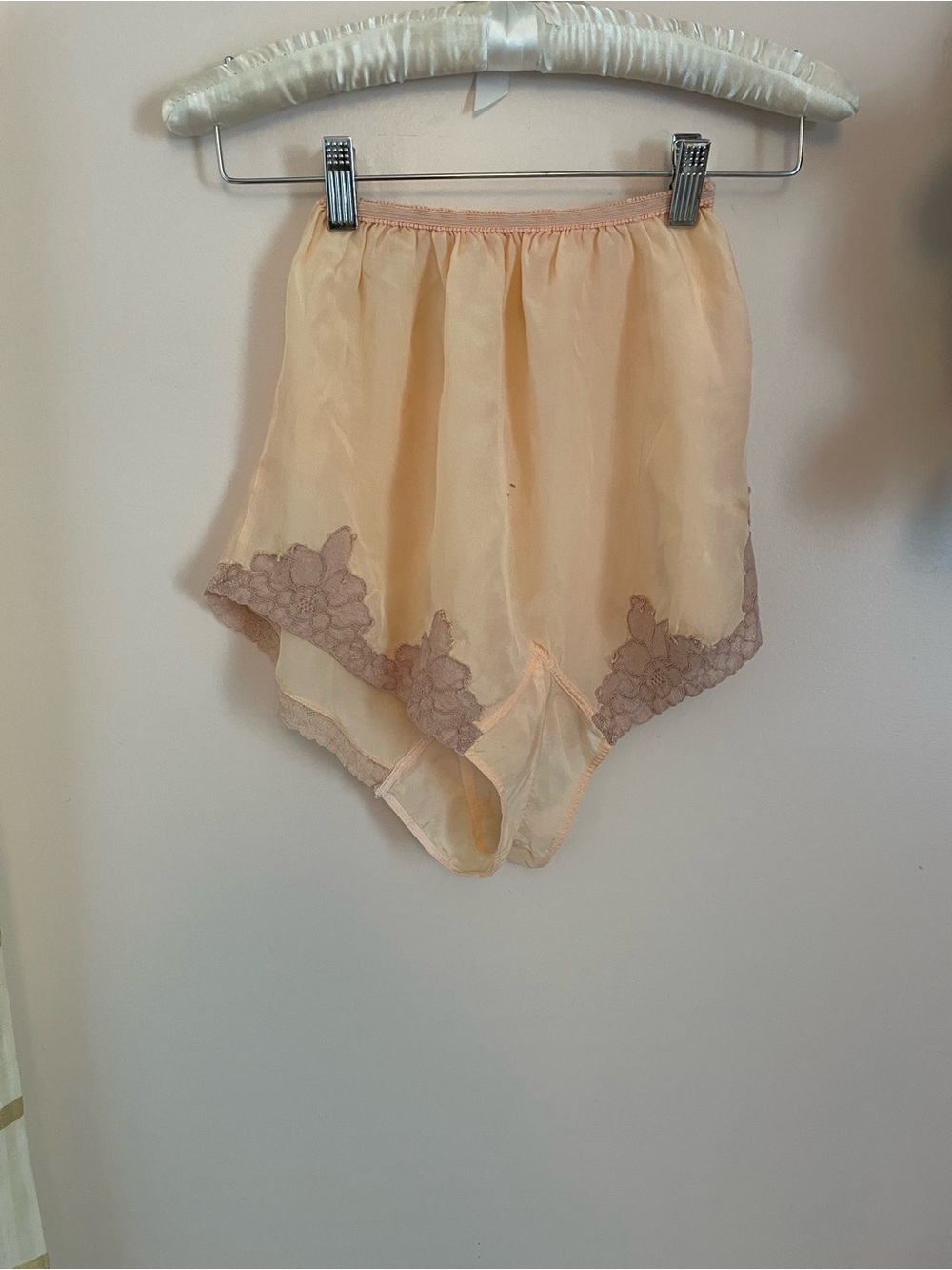 Silky Peach Lace Trim Women's Tap Pants French Knickers 1930s Bridal Trousseau S - Picture 7 of 13